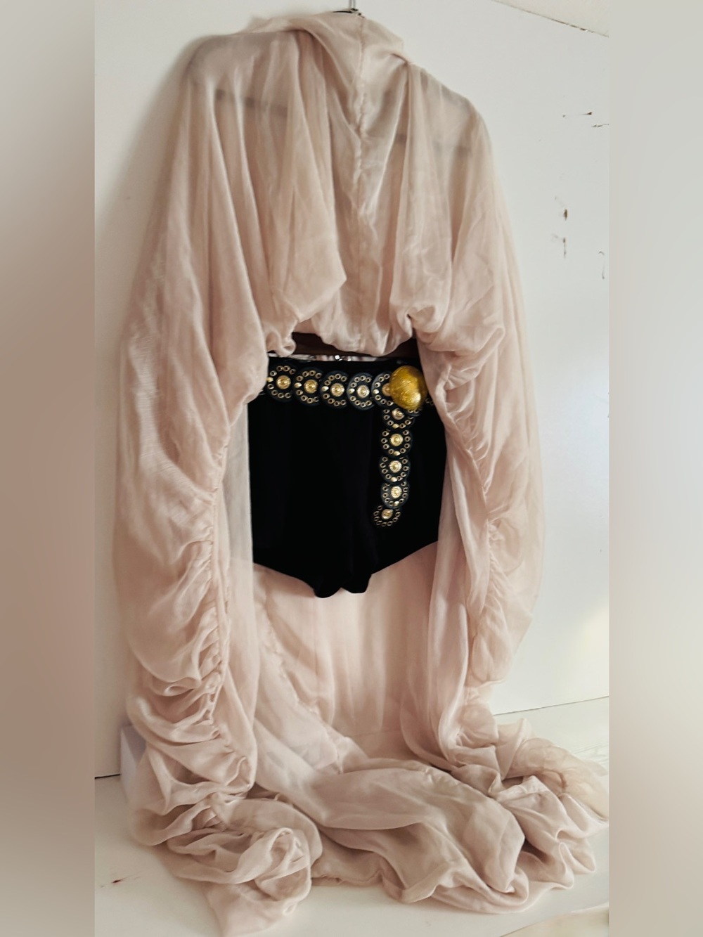 REVOLVE 3 PIECE OUTFIT -CHIFFON HIGH/LO BLOUSE MINI SHORTS & BELT NEW W/TAGS! - Picture 3 of 8